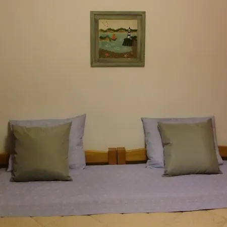 Nyaraló The Yellow House 2