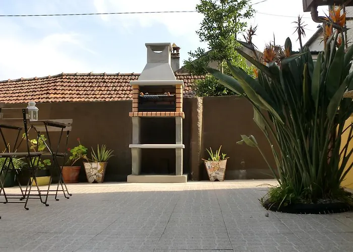 Сasa de vacaciones The Yellow House 2 *