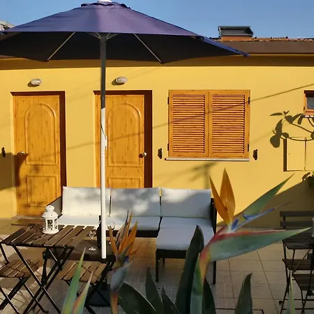 The Yellow House 2 Hébergement de vacances *